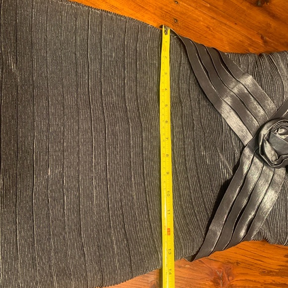 🦋💖Rare Daisy silver metallic dress flower accent neckline - Picture 8 of 9